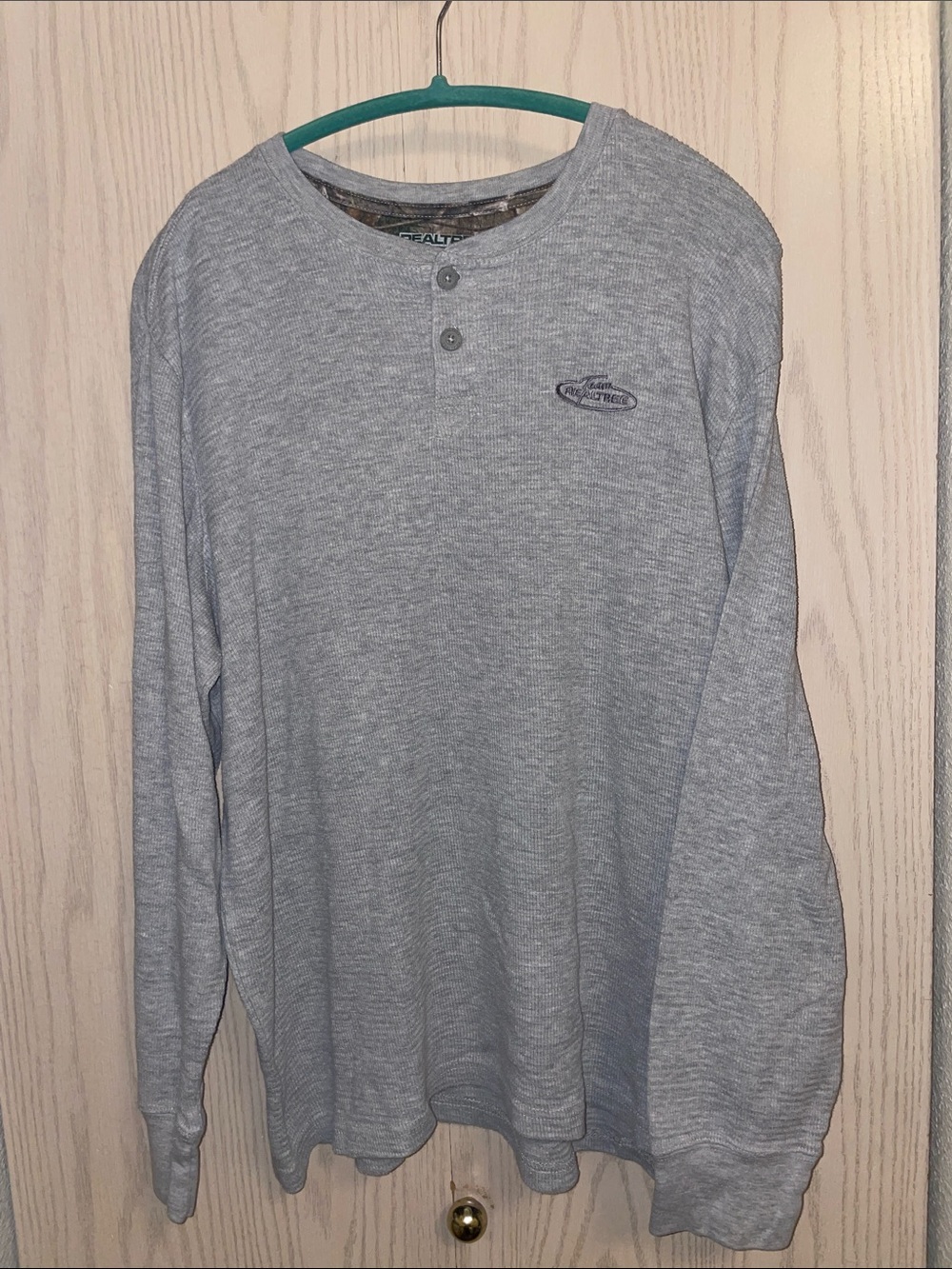 Realtree Light Gray Long-Sleeve Henley Men’s XXL